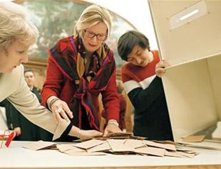 France’s Fillon wins top spot in conservative primary, Sarkozy out