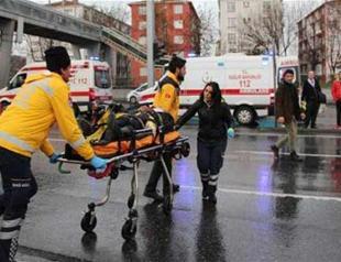 Minibus crashes into metrobus, injures seven people in Istanbul
