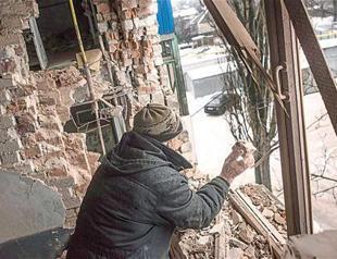 Calm returns to flashpoint Ukraine town as Trump pledges to help