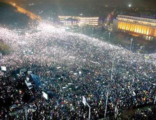 Romanian PM refuses to resign amid mass protests