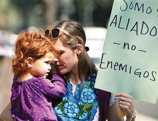 US promises no mass deportations in bid to calm Mexico