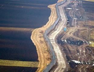 Hungary starts construction of second border fence