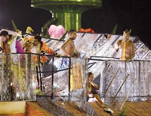 Nine injured after Rio carnival float collapses