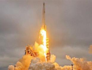 SpaceX to send first paying tourists around moon next year