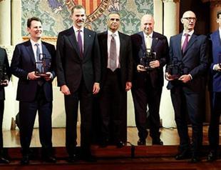 Turkcell, Vodafone among top five companies awarded for supporting Syrian refugees