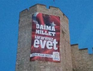 Aid organization hangs ‘Yes’ banner for referendum on historic city walls in Istanbul despite ban