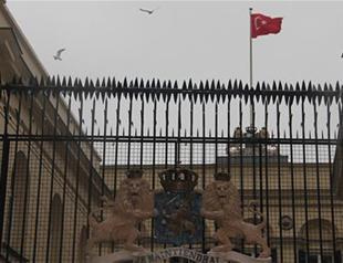 Man raises Turkish flag at Dutch consulate in Istanbul