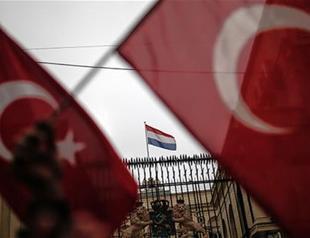 Turkey-Netherlands tension rises amid calls for calm