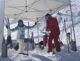 Journalists race in World Ski Championship in France