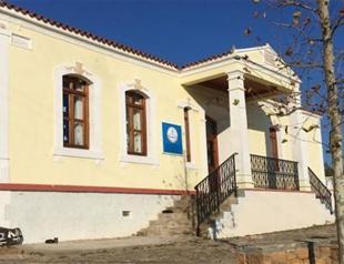 Families from Greece return to Turkey’s Gökçeada after schools open