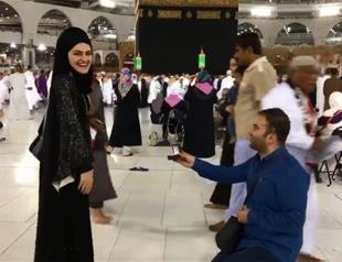 Turkish reporter proposes at Mecca’s Kaabah