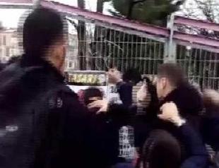 Naysayer women attacked by protesters in Istanbul’s Bakırköy district