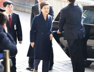 South Korean ex-president Park apologizes, interrogated by prosecutors