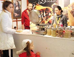 Chocolate-and-candy Atatürk statue: The hot item at İzmir Chocolate Festival