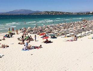 Aegean hoteliers voice anger against Booking.com decision