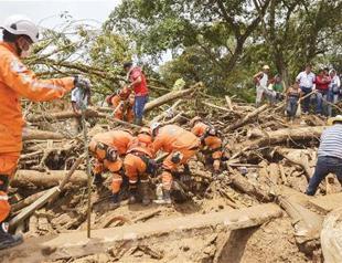 Death toll in Colombia mudslides rise to 254, including 43 children