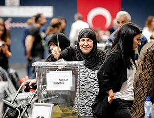 More than 70,000 Turks in Netherlands vote in referendum