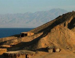 ‘ISIL’ rocket fired from Egypt hits Israel, crossing shut