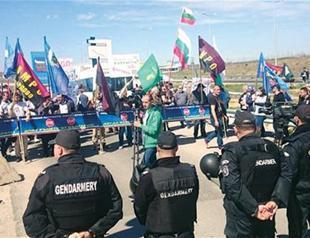 Bulgaria goes to polls amid row with Turkey