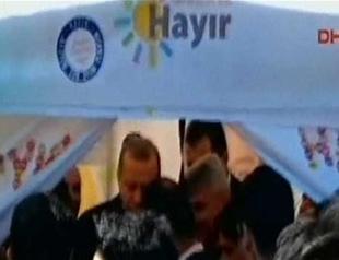 President Erdoğan visits CHP’s ‘no’ campaign tent in Istanbul