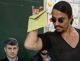 ‘Salt Bae’ casts vote in own style on referendum day