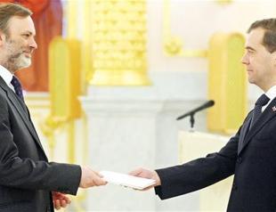 Britain picks ‘tough negotiator’ as new EU envoy