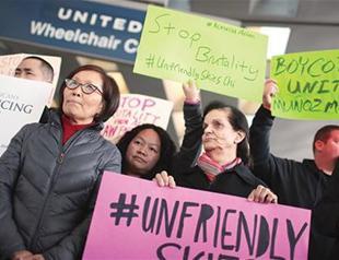 United Airlines finally apologizes, as image takes beating