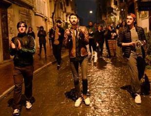 Naysayers stage protests in Istanbul, İzmir