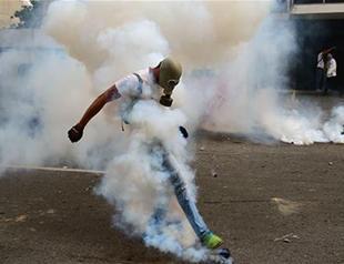 Venezuela opposition vows fresh protests despite deaths