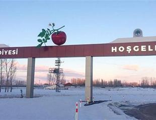 Symbolic tomato statue attacked with gun in Turkey’s Burdur