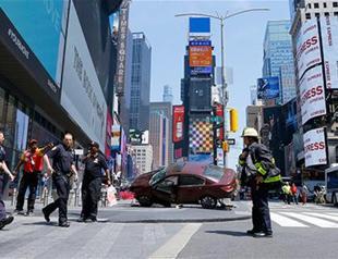 Motorist crashes into Times Square crowd, killing one person, injuring 22
