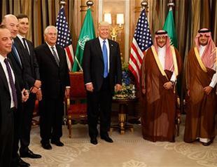 Saudis welcome Trump with gold medal, receive $110-bln arms package