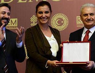 Award praises media role in beating coup attempt