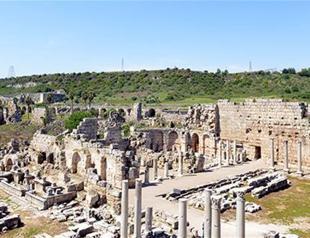 Ancient Perge surviving, but locals are not