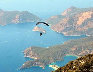 Russian tourist dies in parachute accident in Turkey’s Fethiye