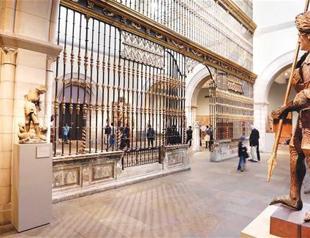 Metropolitan Museum works to rebound from money woes