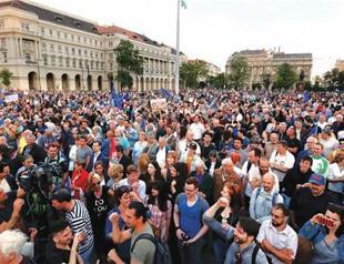 Hungarians march against crackdown on universities, NGOs