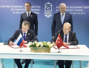 Turkey, Russia sign deal to remove trade barriers