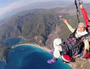 87-year-old woman with walking difficulties paraglides in Turkey’s Fethiye