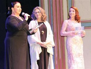 Perran Kutman receives honorary award