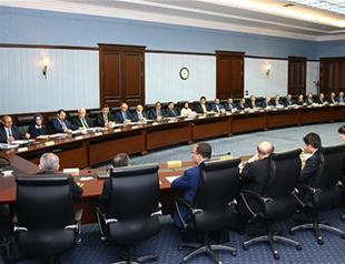 Erdoğan shapes AKP management in first meeting