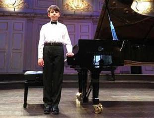 Child prodigy Turkish pianist triumphs abroad