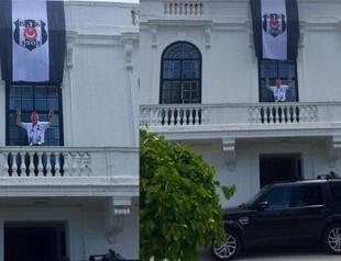 Beşiktaş fan and British envoy to Turkey drapes flag over embassy to celebrate league title