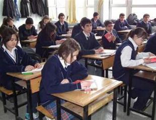 Turkish education ministry launches investigation into principal over segregation of male, female students