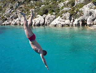 Russian tourist numbers to Turkey skyrocket in February but arrivals from Europe keep falling