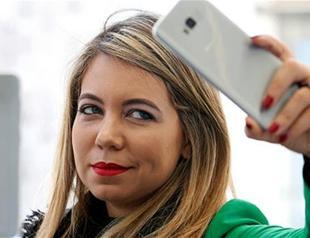 Samsung launches Galaxy S8 with hope of recovery from Note 7