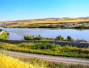 Giant wall on Syrian border changes life for Turkish villagers