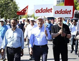 Justice minister accuses CHP head of committing crime in protest march