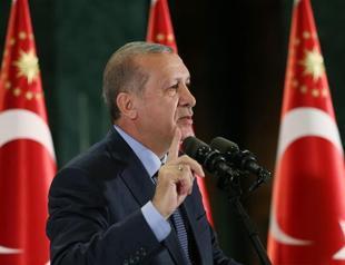 Turkeys Erdoğan talks Qatar with emir, French president