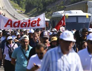 One person injured after falling during main opposition’s justice march to Istanbul